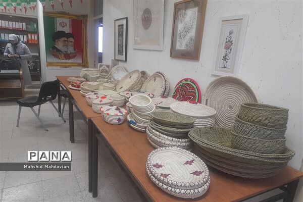 آیین افتتاحیه نمایشگاه صنایع‌دستی در شهر آستانه