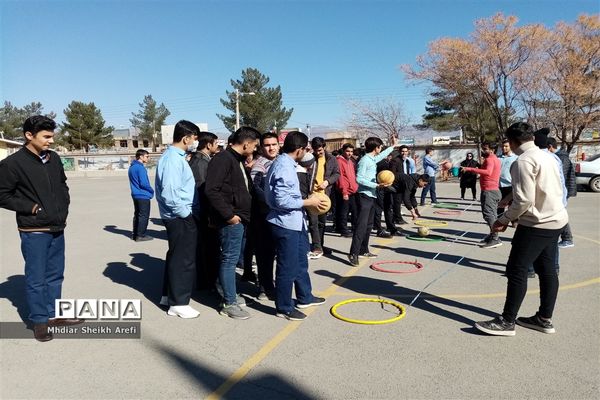برگزاری مسابقات ورزشی دبیرستان نمونه آیت الله خامنه‌ای کاشمر