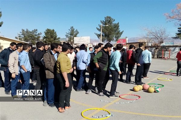 برگزاری مسابقات ورزشی دبیرستان نمونه آیت الله خامنه‌ای کاشمر