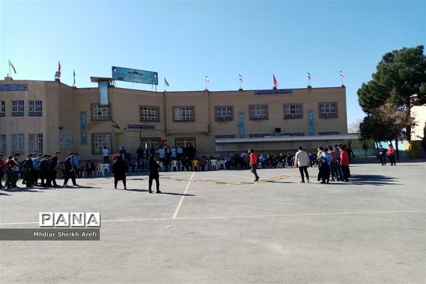 برگزاری مسابقات ورزشی دبیرستان نمونه آیت الله خامنه‌ای کاشمر