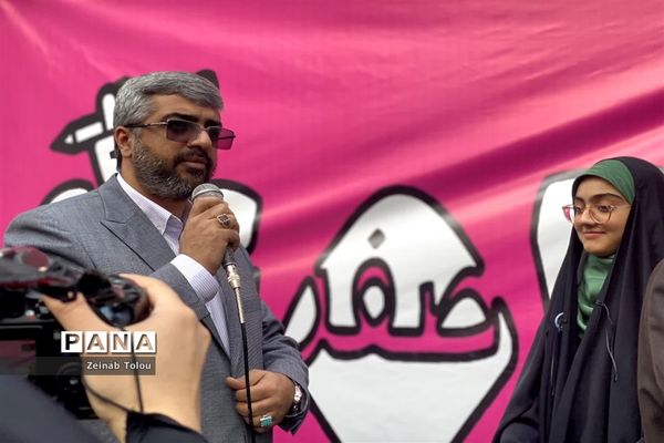 حضور پرشور مردم و مسئولان مشهدی در غرفه میدان ۱۴ صفر دو