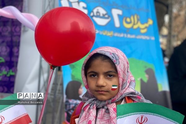 حضور پرشور مردم و مسئولان مشهدی در غرفه میدان ۱۴ صفر دو