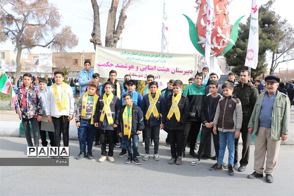 حضور اعضای سازمان دانش‌آموزی استان مرکزی در راهپیمایی ۲۲ بهمن