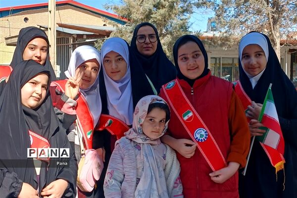 حضور اعضای سازمان دانش‌آموزی استان مرکزی در راهپیمایی ۲۲ بهمن