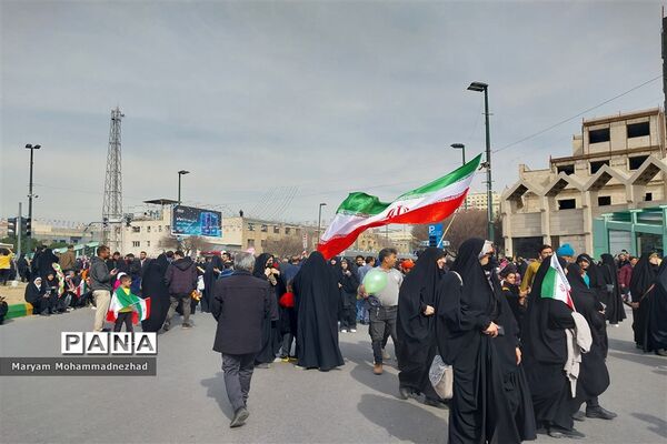 راهپیمایی باشکوه یوم الله ۲۲ بهمن در جوار حرم مطهر رضوی