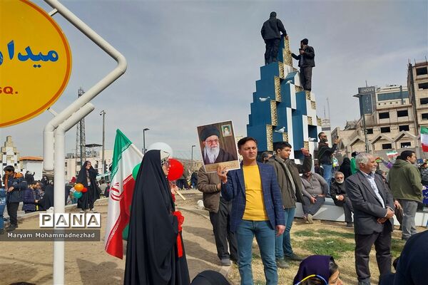 راهپیمایی باشکوه یوم الله ۲۲ بهمن در جوار حرم مطهر رضوی