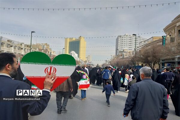 راهپیمایی باشکوه یوم الله ۲۲ بهمن در جوار حرم مطهر رضوی