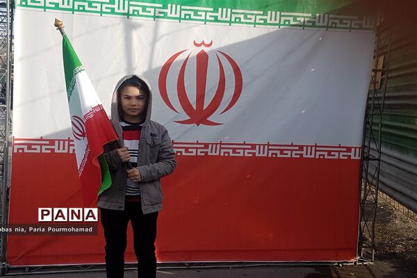 حضور پرشور کودکان و دانش‌آموزان درراهپیمایی ۲۲ بهمن