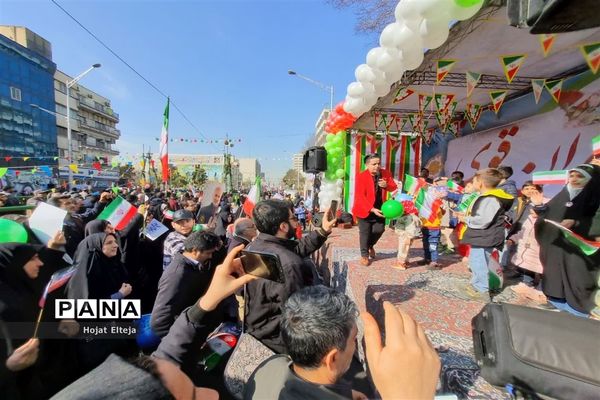 غرفه انقلاب در راهپیمایی 22 بهمن