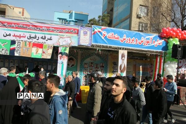 غرفه انقلاب در راهپیمایی 22 بهمن