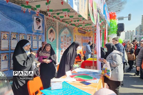 غرفه انقلاب در راهپیمایی 22 بهمن