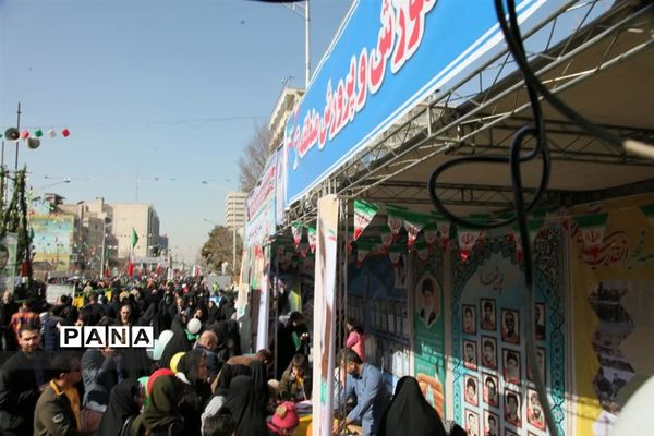 غرفه انقلاب در راهپیمایی 22 بهمن