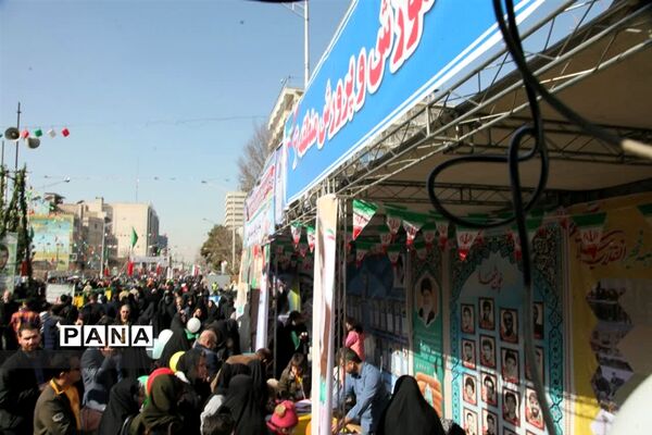 غرفه انقلاب در راهپیمایی 22 بهمن