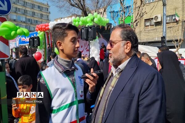 غرفه انقلاب در راهپیمایی 22 بهمن