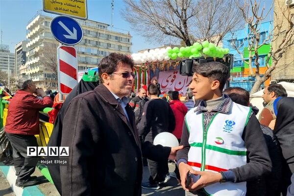 غرفه انقلاب در راهپیمایی 22 بهمن