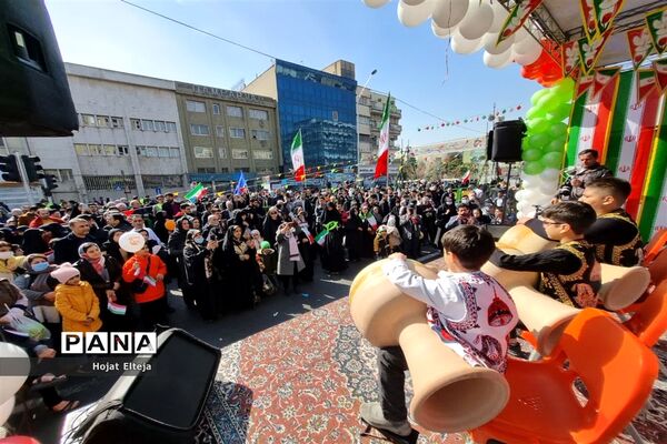 غرفه انقلاب در راهپیمایی 22 بهمن