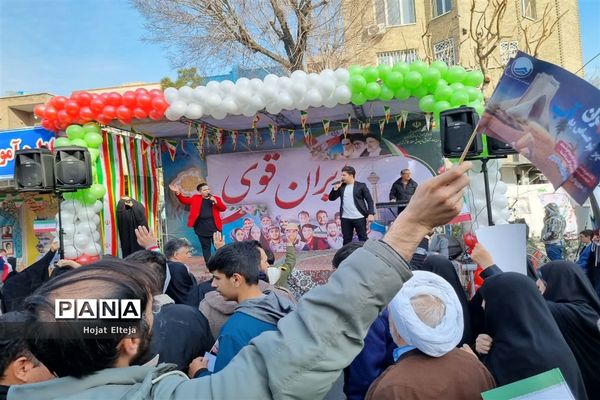 غرفه انقلاب در راهپیمایی 22 بهمن