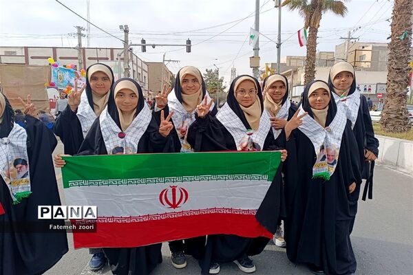 حضور دانش‌آموزان زاهدانی در راهپیمایی ۲۲ بهمن