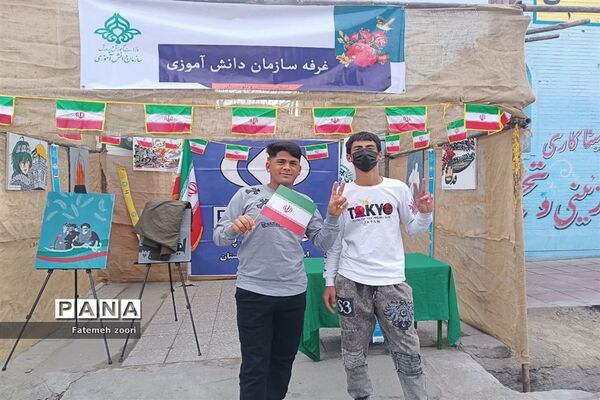 حضور دانش‌آموزان زاهدانی در راهپیمایی ۲۲ بهمن