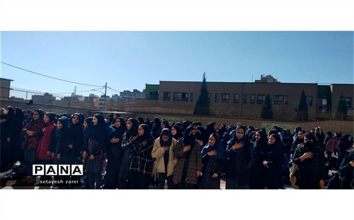 برگزاری جشن ۲۲بهمن و بازارچه دانش‌آموزی  در دبیرستان خاندان عجمی  اصفهان/ فیلم