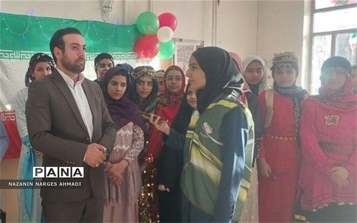 ترکیب لباس‌های محلی وصنایع دستی و سنتی، صحنه‌ای درآمیخته با اصالت ایرانی است
