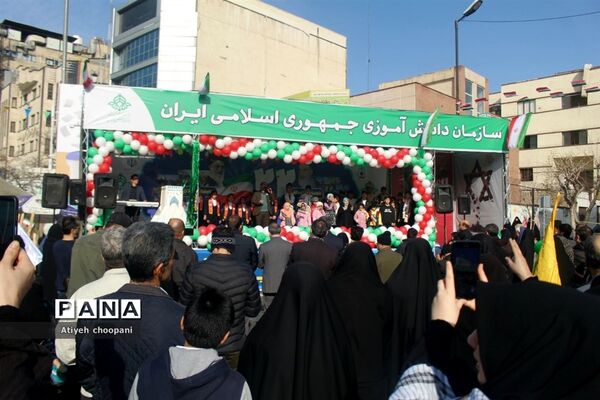 برپایی غرفه سازمان دانش‌آموزی شهر تهران
