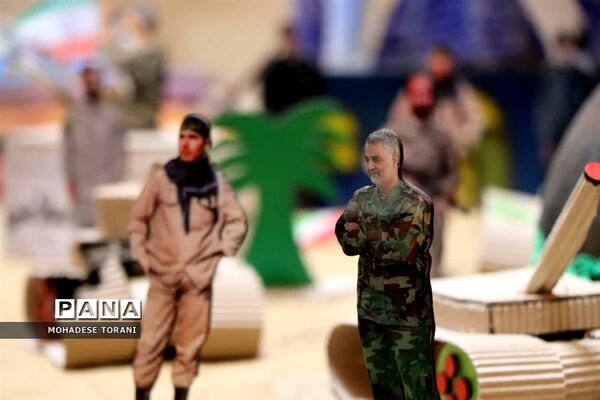 نمایشگاه دست سازه های دانش‌آموزان هنرستان منصوره خلیلی ناحیه یک بهارستان