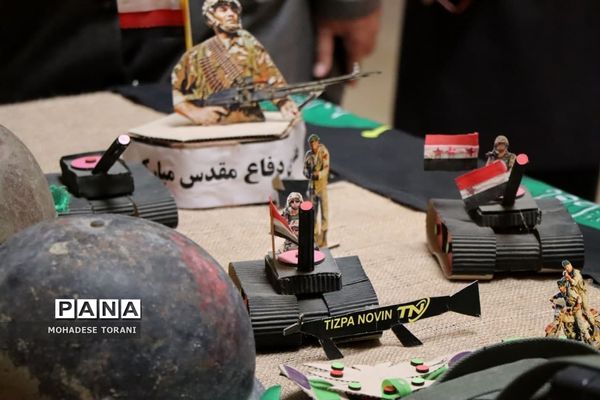 نمایشگاه دست سازه های دانش‌آموزان هنرستان منصوره خلیلی ناحیه یک بهارستان