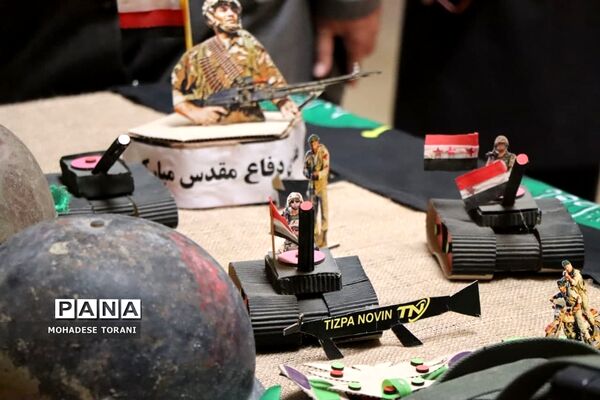 نمایشگاه دست سازه های دانش‌آموزان هنرستان منصوره خلیلی ناحیه یک بهارستان