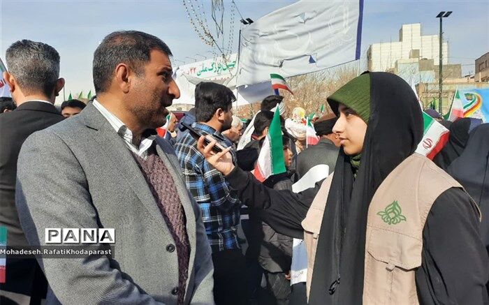 ‌حضور پرشکوه مردم نشان‌دهندهٔ مردمی‌بودن انقلاب اسلامی است