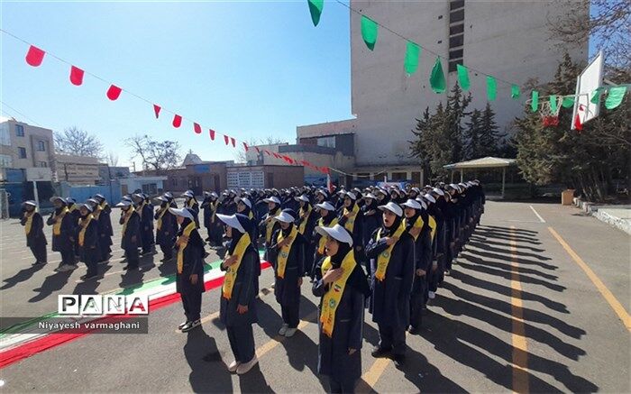 مانور بزرگ یاوران انقلاب در دبیرستان تربیت رودهن برگزار شد/فیلم