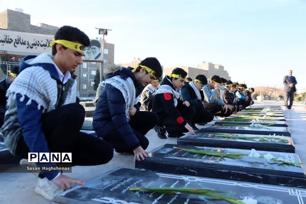 تجدیدمیثاق دانش‌آموزان شهرستان اسلامشهربا شهدا