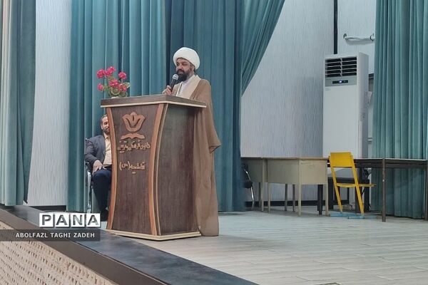 اعزام دانش‌آموزان پسر منطقه کهریزک به اردوی راهیان نور