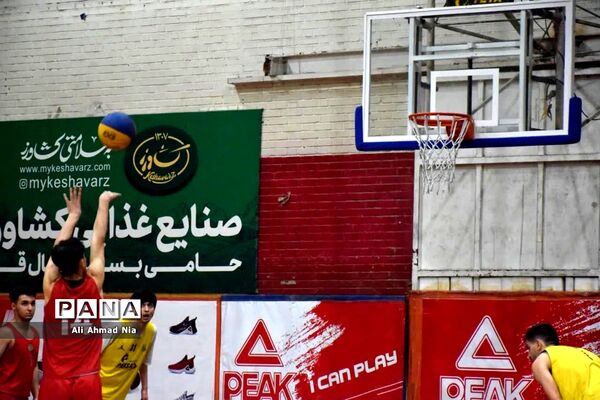 قهرمانی تیم چاپ و نشر نورانی در مسابقات بسکتبال سه نفره جام فجر قم