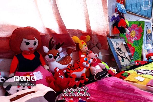 نمایشگاه هنرهای دستی دانش‌آموزان مدرسه فاطمیه