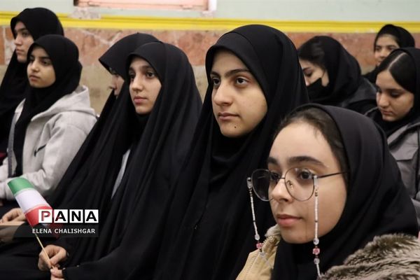 نشست فرماندار با رای اولی های ناحیه یک بهارستان