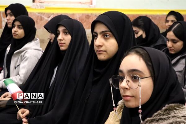 نشست فرماندار با رای اولی های ناحیه یک بهارستان