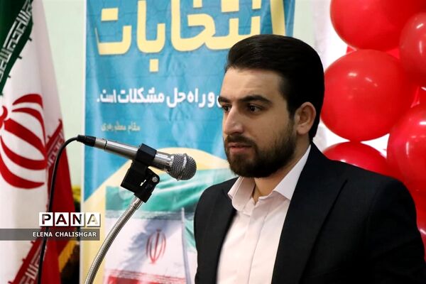 نشست فرماندار با رای اولی های ناحیه یک بهارستان