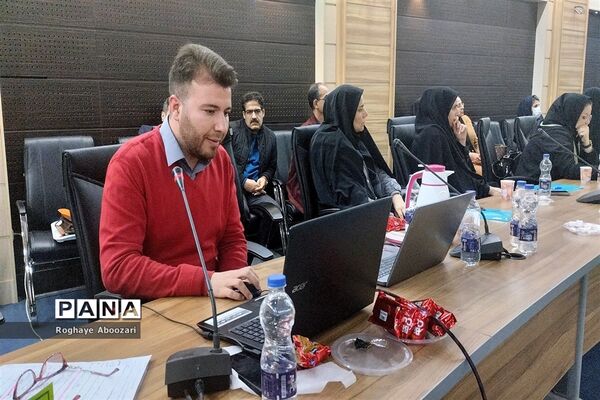 همایش دبیران فیزیک شهرستان‌های استان تهران در فرهنگسرای بعثت