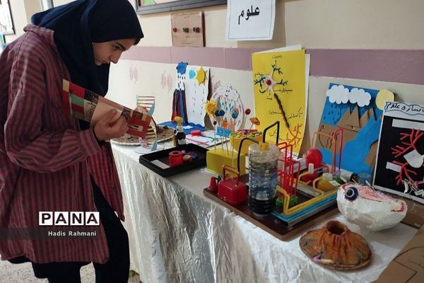 برگزاری نمایشگاه دست‌سازه دروس توسط دانش‌آموزان خلاق دبیرستان نور هدایت شهریار
