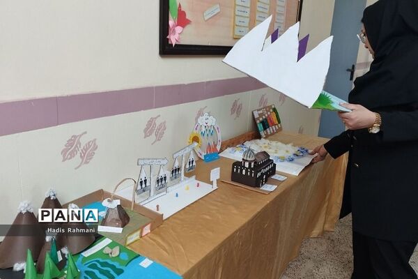 برگزاری نمایشگاه دست‌سازه دروس توسط دانش‌آموزان خلاق دبیرستان نور هدایت شهریار
