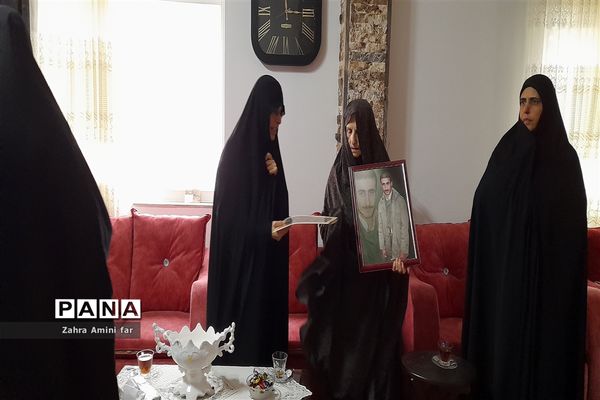 ادای احترام سرپرست دفتر امور زنان و خانواده استانداری مازندران به مقام شامخ شهدا شهرستان نور