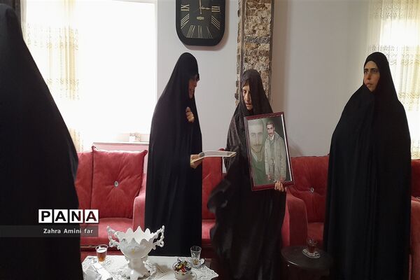 ادای احترام سرپرست دفتر امور زنان و خانواده استانداری مازندران به مقام شامخ شهدا شهرستان نور
