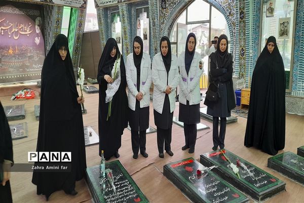 ادای احترام سرپرست دفتر امور زنان و خانواده استانداری مازندران به مقام شامخ شهدا شهرستان نور