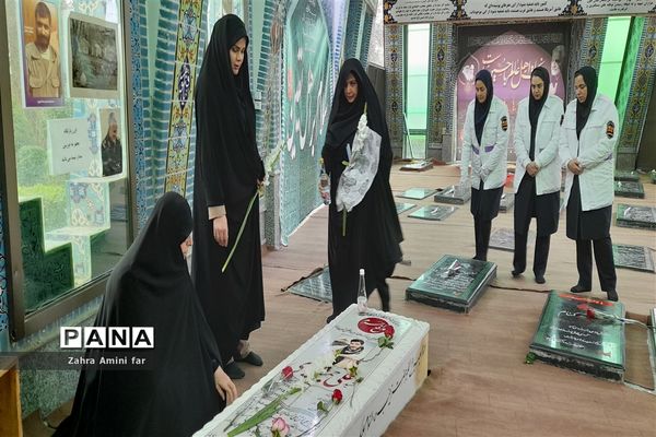 ادای احترام سرپرست دفتر امور زنان و خانواده استانداری مازندران به مقام شامخ شهدا شهرستان نور