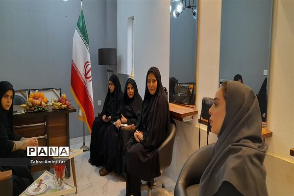 ما پشتیبان مشاغل بانوان شهرستان نور هستیم