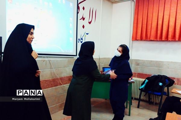 جشنواره همیار معلم در دبیرستان زهره خبازی شهرستان دماوند