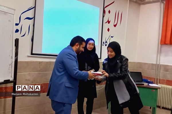 جشنواره همیار معلم در دبیرستان زهره خبازی شهرستان دماوند