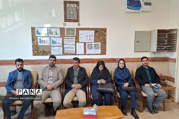 اجرای طرح توزیع قرص آهن و ویتامین دی در شهرستان قرچک