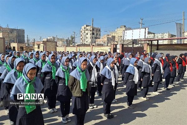 اجرای طرح توزیع قرص آهن و ویتامین دی در شهرستان قرچک